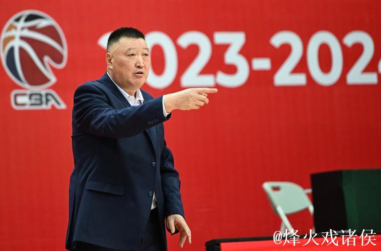 广州男篮官宣杨学增担任主教练 接替郭士强 广州男篮官宣杨学增担任主教练 接替郭士强
